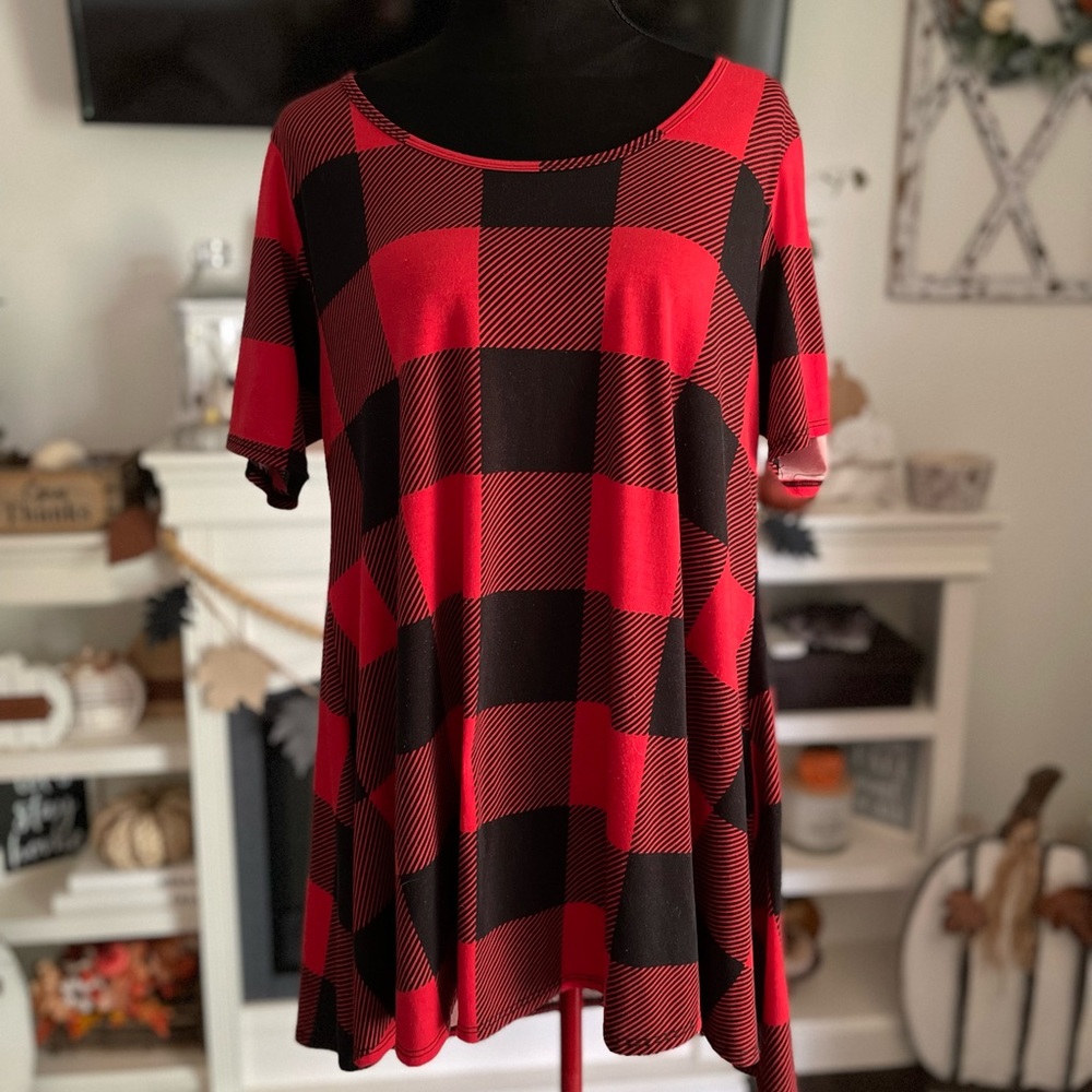 Women’s Lularoe red and black buffalo check tunic